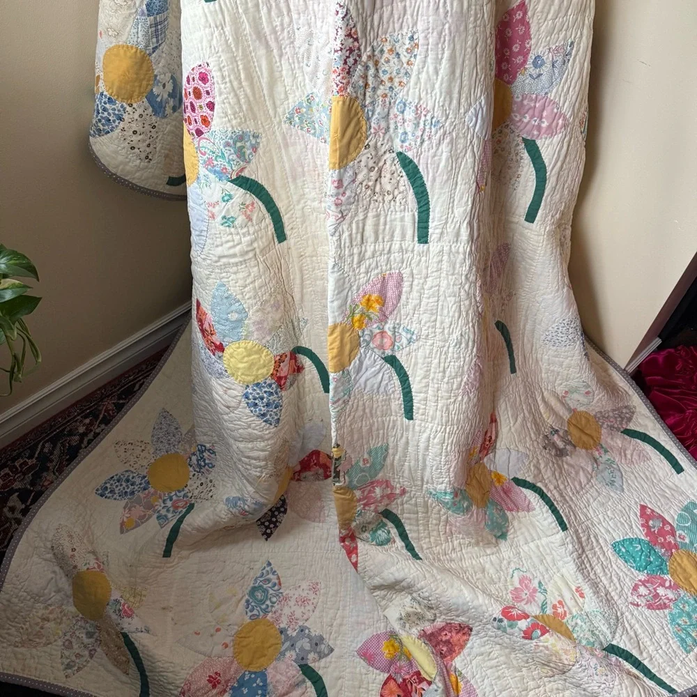 1930s‎ Reworked Flower Quilt - Picture 3 of 13